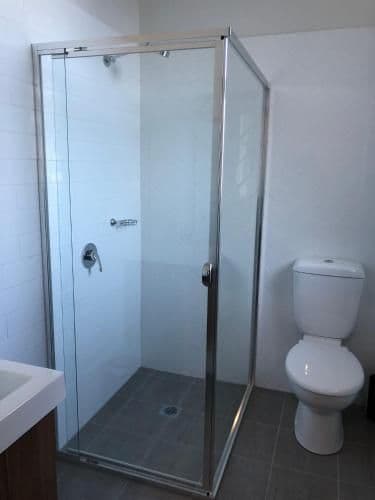 Queen Studio with Ensuite Bathroom