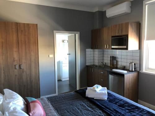 Queen Studio with Ensuite Bathroom