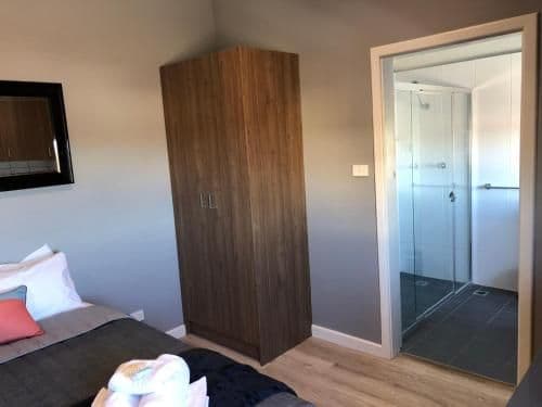 Queen Studio with Ensuite Bathroom