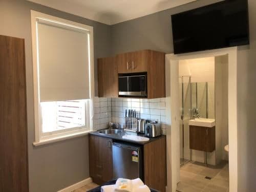 Queen Studio with Ensuite Bathroom