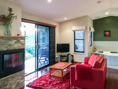 Studio Cottage - King Parrot