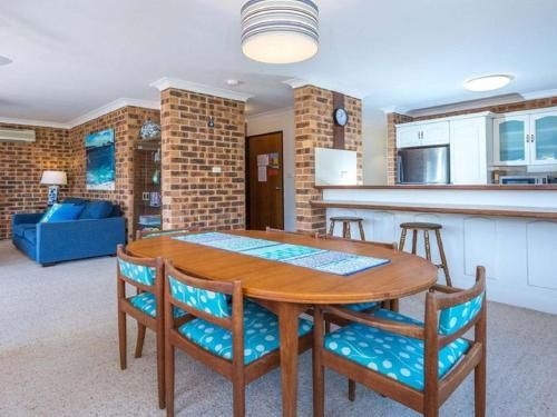 'COLUMBIA VIEWS', 2/9 COLUMBIA CLOSE - AIRCON, WIFI, NETFLIX, VIEWS & BOAT PARKING ('Columbia Views', 2/9 Columbia Close - Aircon, Wifi, Netflix, Views & Boat Parking)3