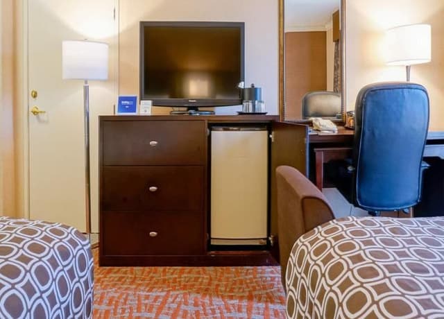 DOUBLE TWO DOUBLE BEDS