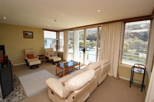 Apartment with Mountain View