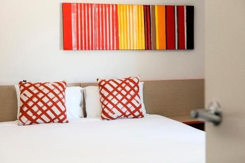 Villawood Hotel2