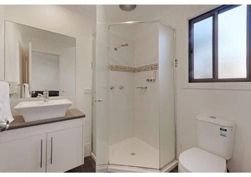 Superior 2 Bedroom Cabin - Sleeps 6