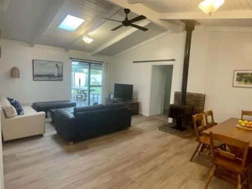Abbey Beach Shack (Abbey Beach Shack - Averil Street)4