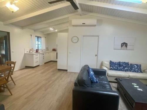 Abbey Beach Shack (Abbey Beach Shack - Averil Street)3