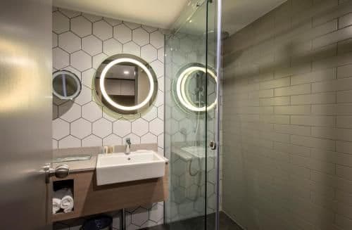 Deluxe King Room - Non-Smoking