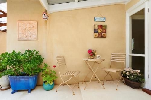 Karri House. Eat - Stay - Love4