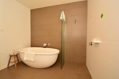 Mornington Hotel1