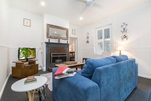 Stoneleigh One-Bedroom Cottage - 2