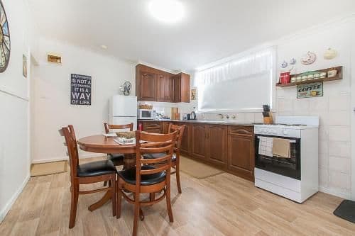 Stoneleigh One-Bedroom Cottage - 2