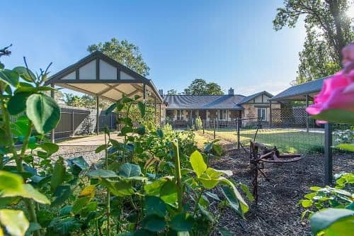 Stoneleigh One-Bedroom Cottage - 1