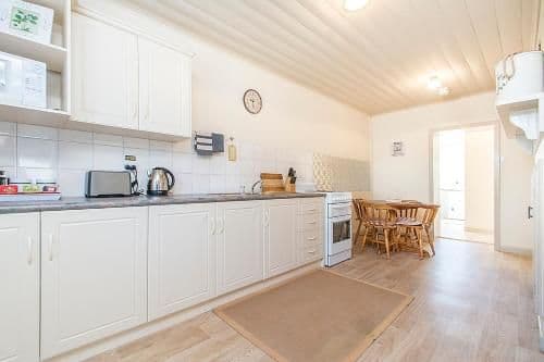 Stoneleigh One-Bedroom Cottage - 1