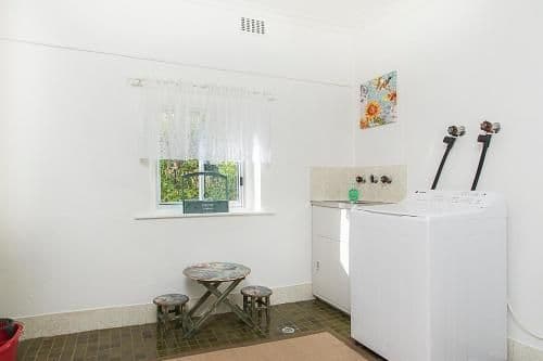 Stoneleigh One-Bedroom Cottage - 2
