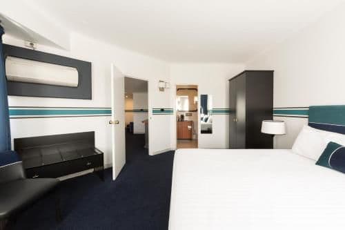 Deluxe One-Bedroom Suite