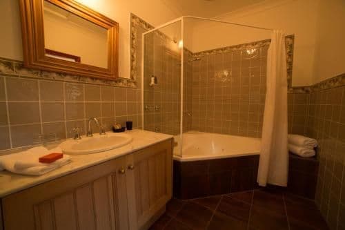 Deluxe Suite with Spa Bath