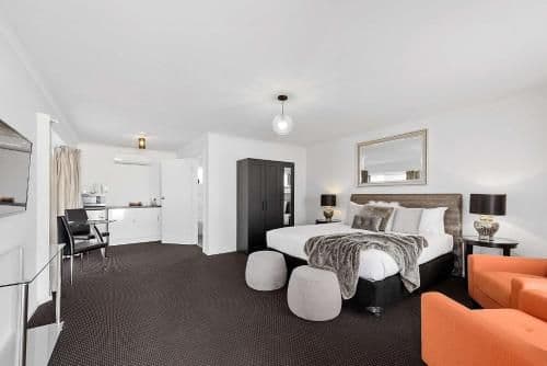 Luxury King Suite