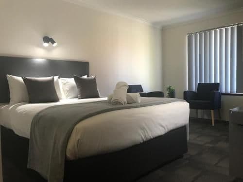 Deluxe Queen Room