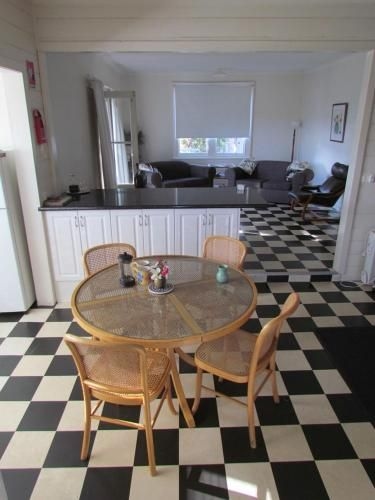 Pettit Cottage4