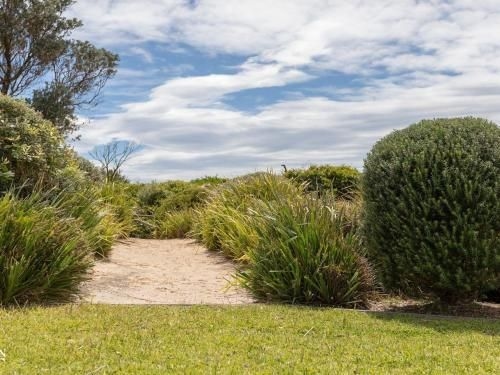 Aloha - direct beach access from property3