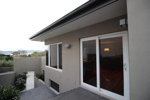 Sunny 3 Bedroom Apartment in Sandy Bay2