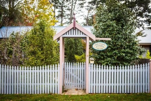 Apple Blossom Three- Bedroom Cottage