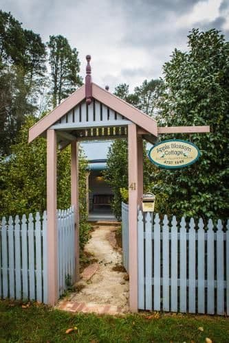 Apple Blossom Three- Bedroom Cottage