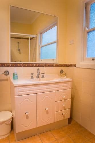 Apple Blossom Three- Bedroom Cottage
