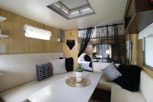 Caravan - Elizabeth