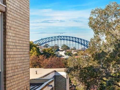Light filled apartment with sweeping harbour views (Light Filled Apartment With Sweeping Harbour Views)4
