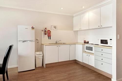 Deluxe 1 Bedroom Riverview Apartment