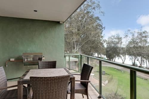 Deluxe 2 Bedroom Riverview Apartment