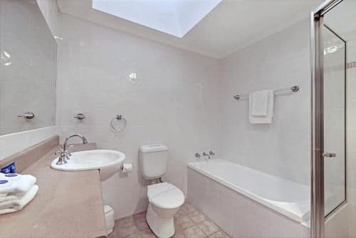 Deluxe 2 Bedroom Riverview Apartment