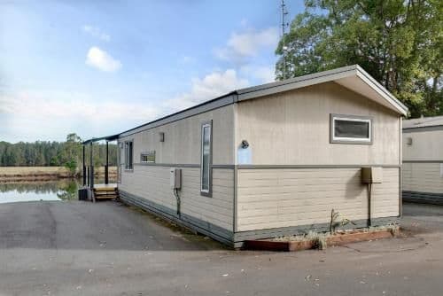 Deluxe 2 Bedroom Riverfront Cabin
