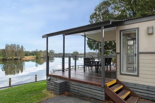 Deluxe 2 Bedroom Riverfront Cabin