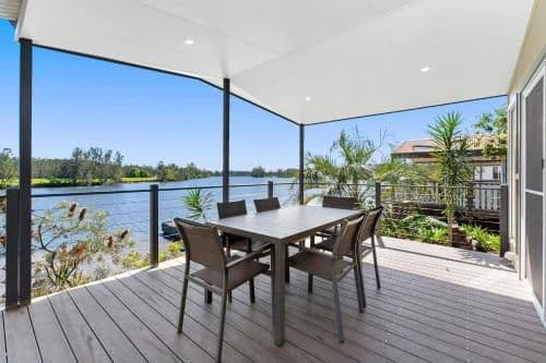 Deluxe 2 Bedroom Riverfront Cabin