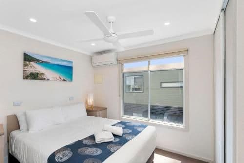 Deluxe 2 Bedroom Riverfront Cabin