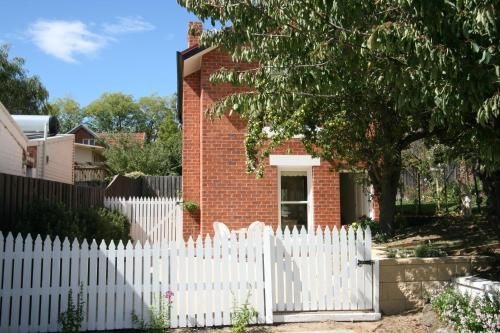 Annies Garden Cottage0