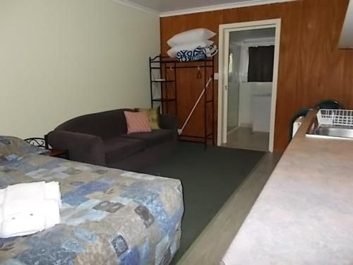 Oakridge Motel Tourist Park0