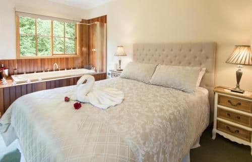 Queen Suite with Spa Bath