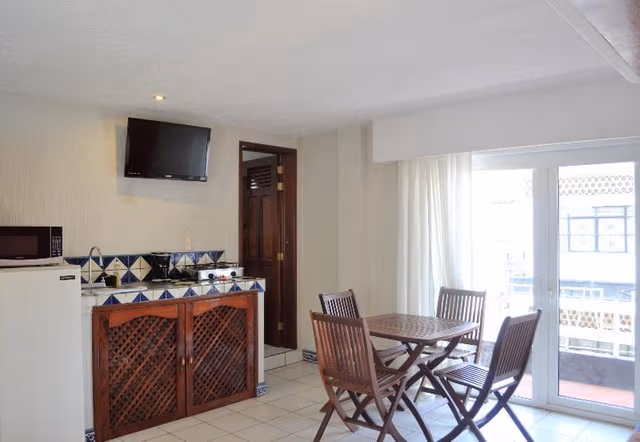 DOUBLE WITH KITCHENETTE