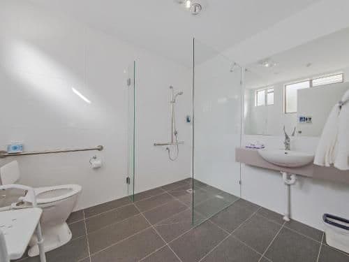 Deluxe Room with Queen and Single Bed - Disability Access