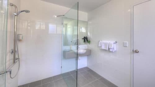 Deluxe Room with Queen and Single Bed - Disability Access