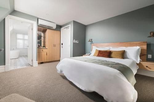 Deluxe Queen Room