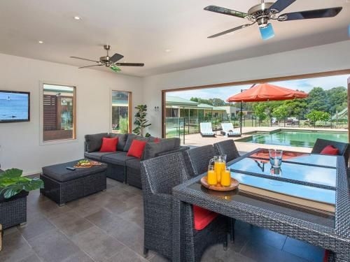 Reign Manor - large group accommodation0