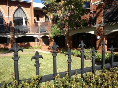 คลอสเตอร์ (Cloisters)2