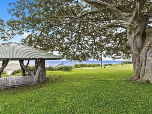 Sea Shack - renovated 1950's beach house2