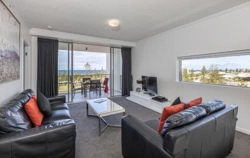 Two-Bedroom Apartment with One Bathroom and Ocean View